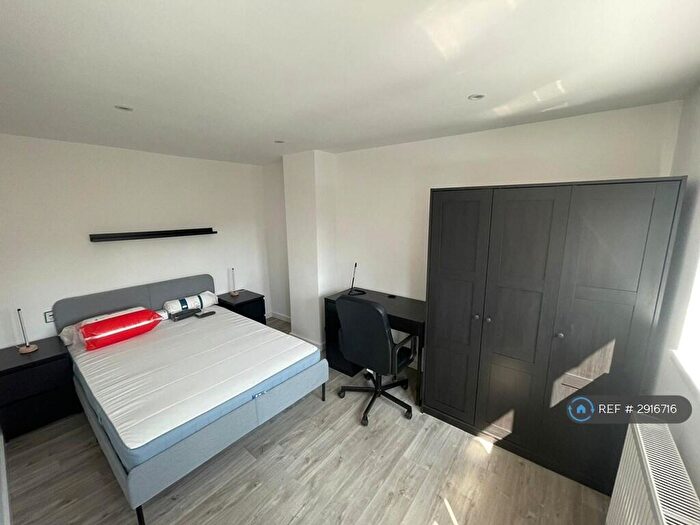 4 Bedroom Terraced House To Rent In Lichfield Street, Salford, M6