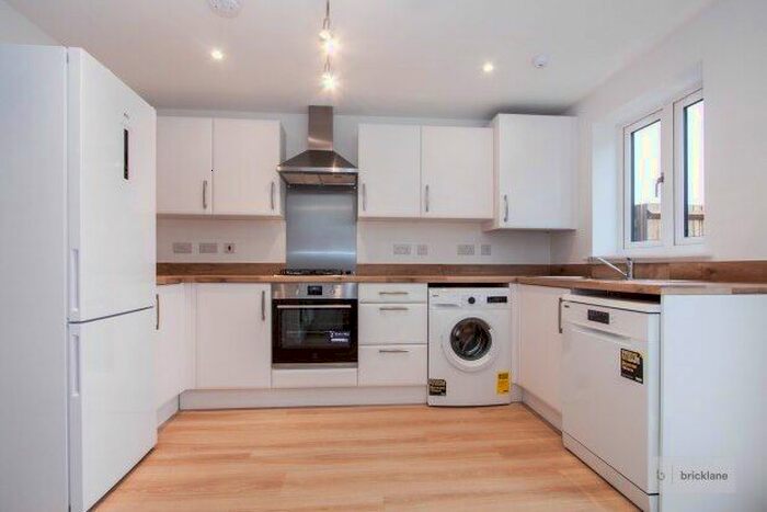 3 Bedroom Town House To Rent In Gainsborough Avenue, Bristol, BS10