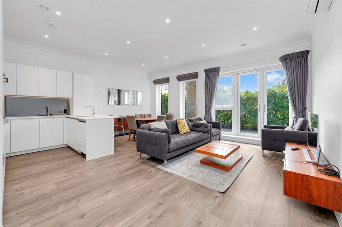2 Bedroom Flat To Rent In Golders Green Road, London, NW11