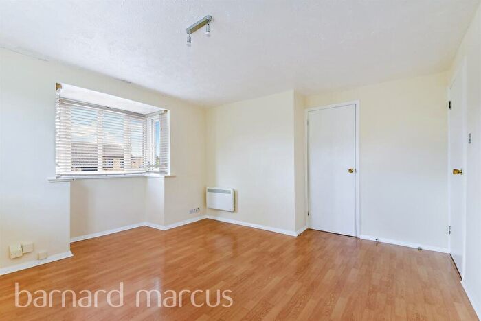 2 Bedroom Flat To Rent In Spring Grove, Mitcham, CR4
