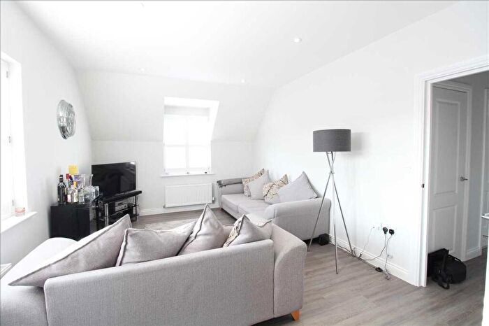 2 Bedroom Apartment To Rent In Albany Court, Leigh On Sea, SS9