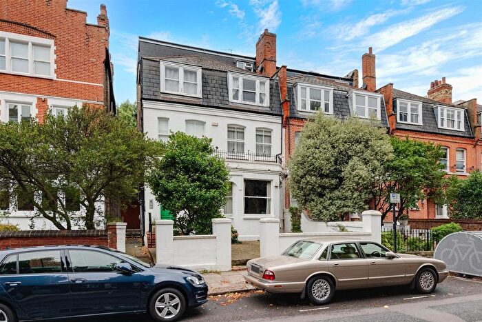3 Bedroom Flat To Rent In Fairhazel Gardens, South Hampstead, NW6