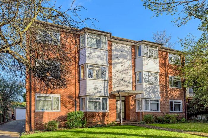 2 Bedroom Flat To Rent In Cranes Park, Surbiton, KT5