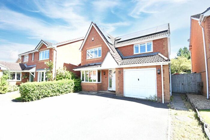 4 Bedroom Detached House To Rent In Prospect Avenue, Farnborough, Hampshire, GU14