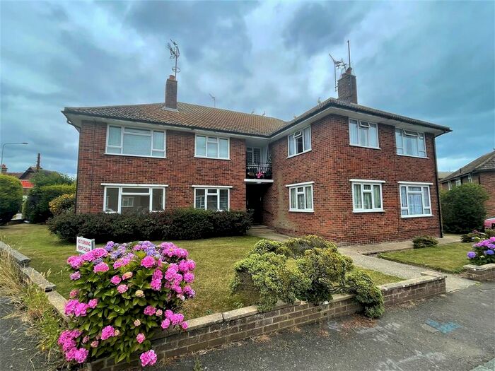 2 Bedroom Flat To Rent In Barnhorn Close, Bexhill-On-Sea, TN39