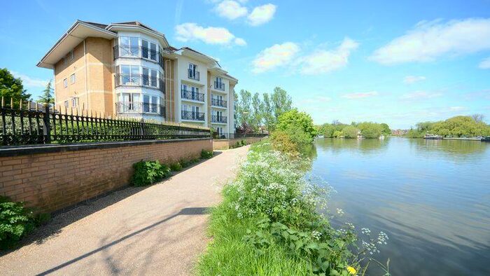 2 Bedroom Apartment To Rent In Thames Court, Reading, RG1