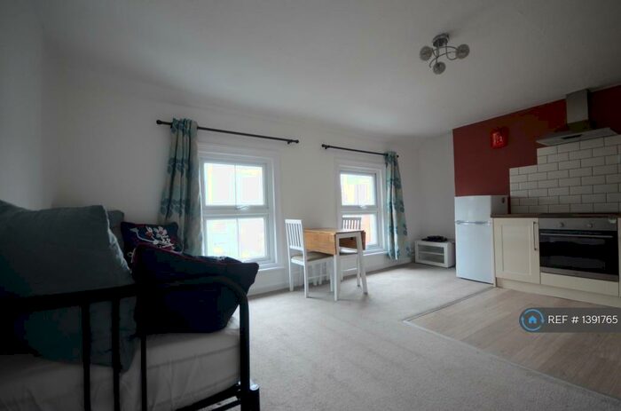 1 Bedroom Flat To Rent In Zinzan Street, Reading, RG1