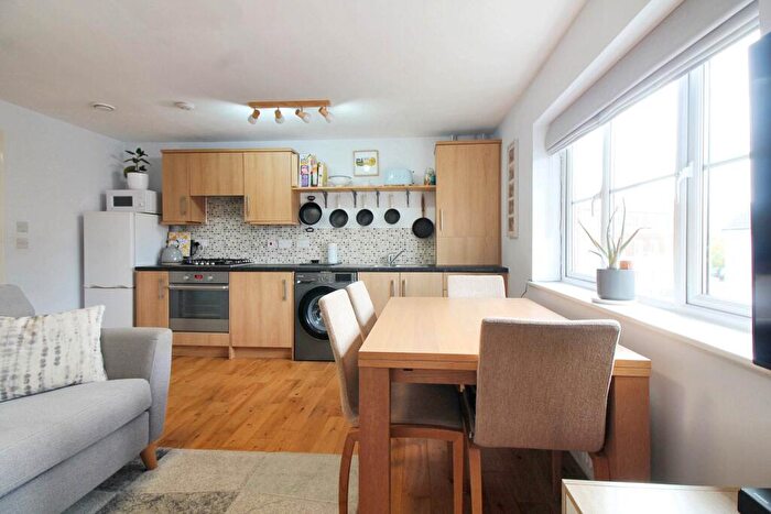 2 Bedroom Coach House For Sale In Ossulbury Lane, Aylesbury, HP19