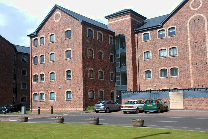 2 Bedroom Flat To Rent In James Watt Way, Greenock, Greenock, PA15