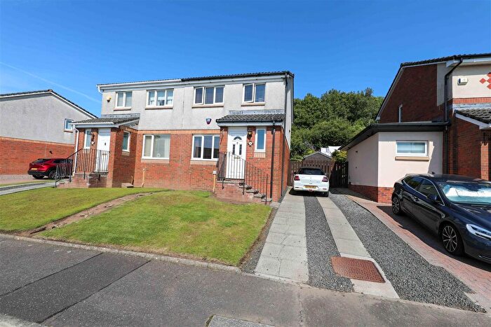 3 Bedroom Semi-Detached House For Sale In Scaraben Crescent, Glenrothes, KY6