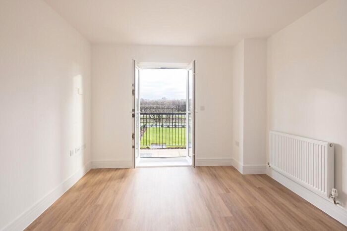 2 Bedroom Apartment For Sale In Willington Down, Didcot, OX11