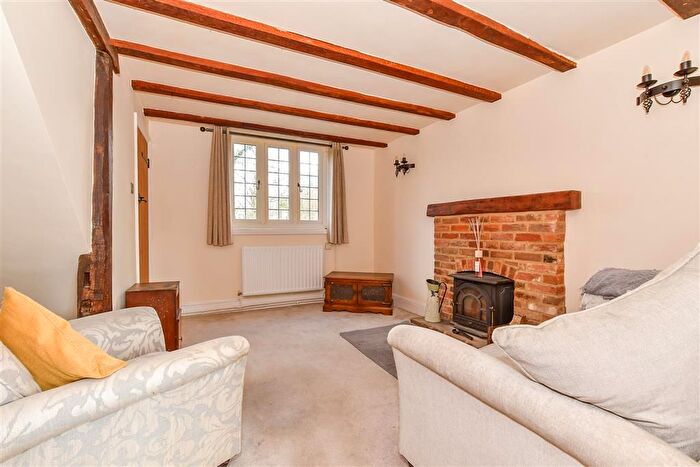 2 Bedroom End Of Terrace House For Sale In Maidstone Road, Marden, Kent, TN12