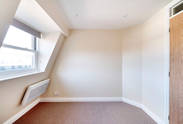 2 Bedroom Flat To Rent In Bath Road, Cheltenham, GL53