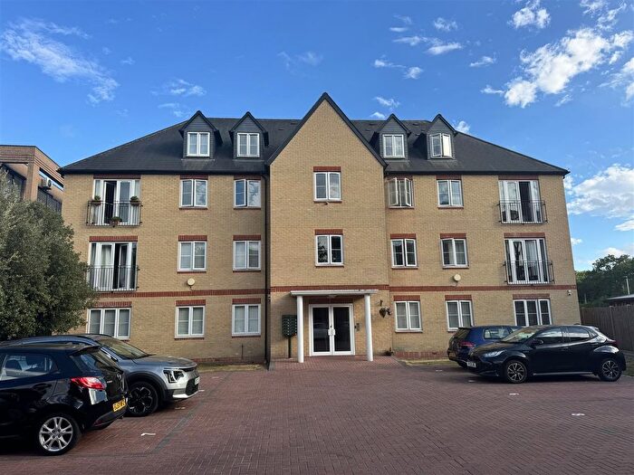 2 Bedroom Flat To Rent In Station Road, Borehamwood, WD6