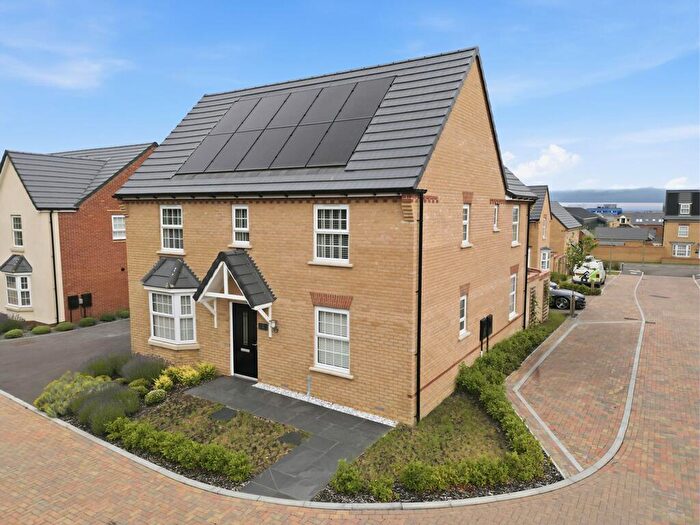 4 Bedroom Detached House For Sale In Field View, Eagle Farm South, MK17