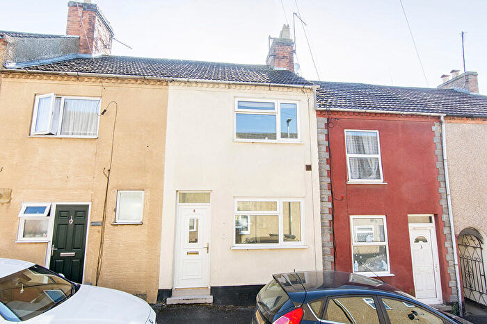 2 Bedroom Terraced House For Sale In New Street, Rothwell, NN14