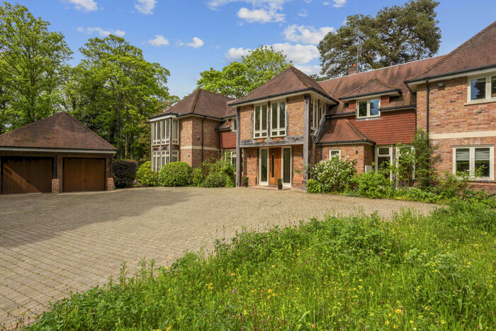 5 Bedroom Detached House For Sale In Compton Way, Farnham, GU10