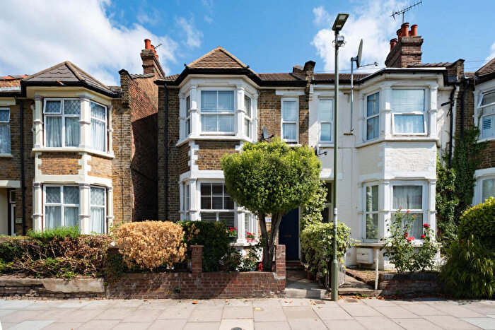 2 Bedroom Flat For Sale In Long Lane, East Finchley, N2