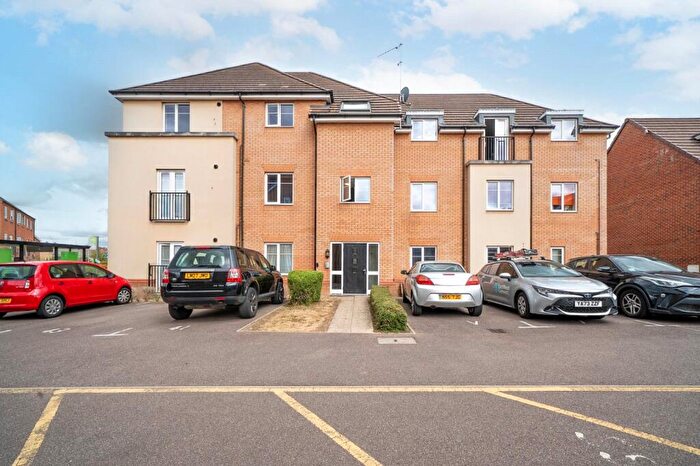 2 Bedroom Apartment For Sale In Fieldfare, Leighton Buzzard, Bedfordshire, LU7