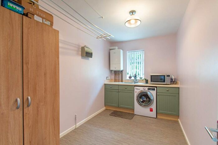 3 Bedroom Bungalow For Sale In Elland Road, Churwell, Morley, Leeds, LS27