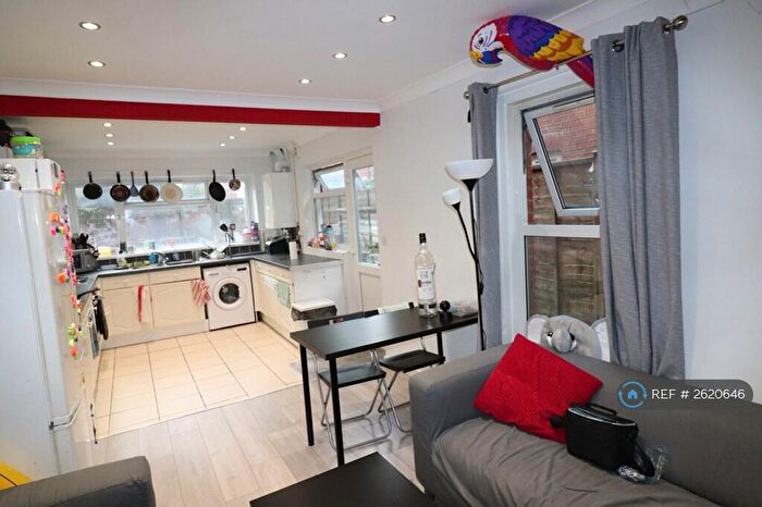 6 Bedroom Terraced House To Rent In Tennyson Road, Southampton, SO17