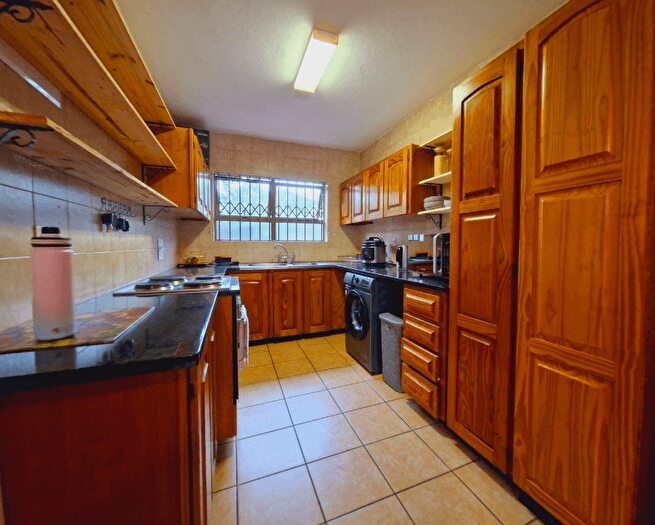 4 Bedroom Detached House To Rent In Firfield Road, Addlestone, KT15