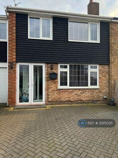 4 Bedroom Semi-Detached House To Rent In Kinross Crescent, Luton, LU3
