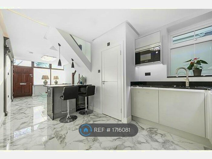 3 Bedroom Semi-Detached House To Rent In B Glenthorne Road, Hammersmith, London, W6