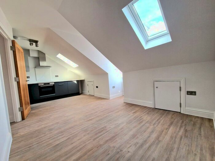 1 Bedroom Apartment To Rent In Silver Street, Enfield Town, EN1