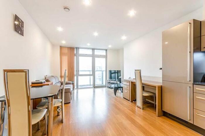 2 Bedroom Apartment To Rent In Salton Square, London, E14