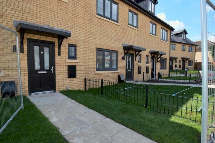 4 Bedroom Terraced House To Rent In Hart Road, Thundersley, Essex, SS7