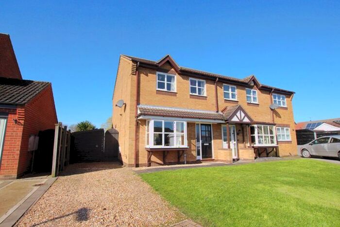 3 Bedroom Semi-Detached House For Sale In Willow Close, Ulceby, DN39