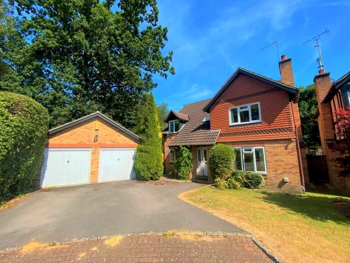 4 Bedroom Detached House To Rent In Camberley, GU15