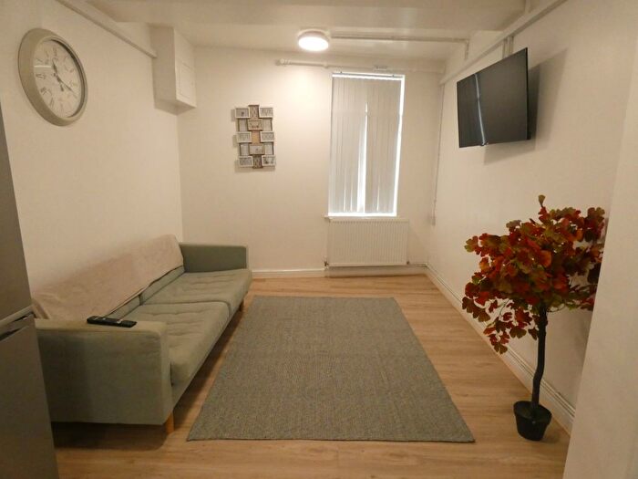 3 Bedroom Flat To Rent In High Street, Swansea, SA1