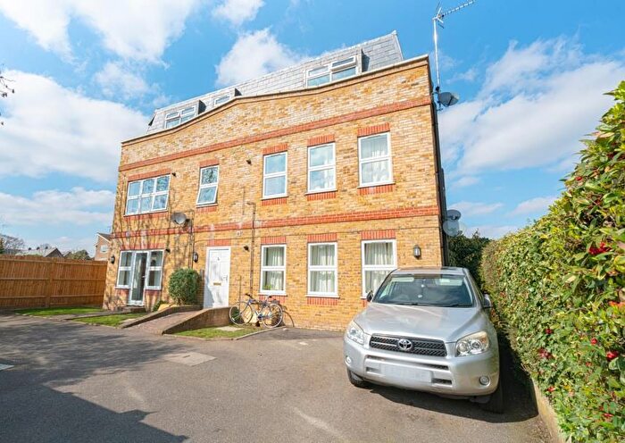 1 Bedroom Apartment To Rent In Chestnut Grove, New Malden, KT3