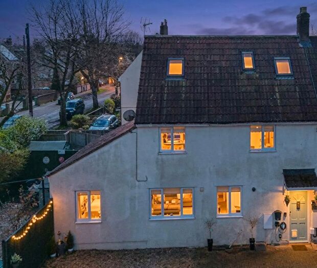 2 Bedroom Maisonette For Sale In Kingsland Road, Shepton Mallet, Somerset, BA4