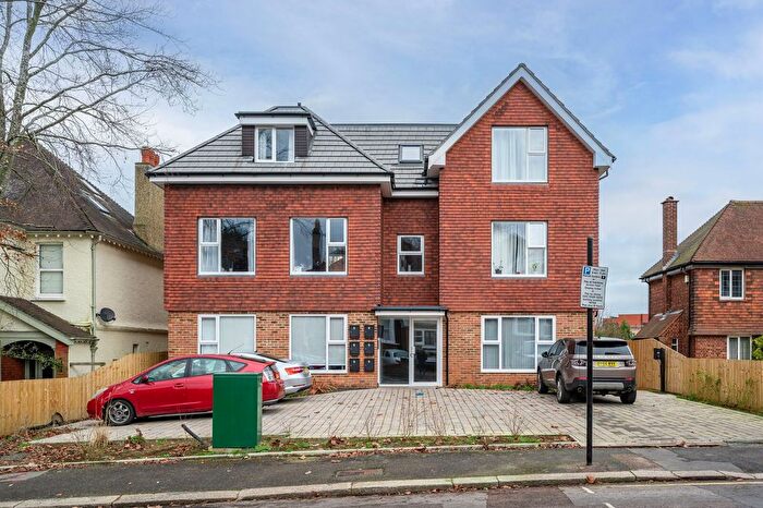 3 Bedroom Flat For Sale In Purley Knoll, Purley, CR8