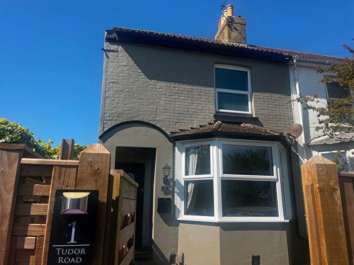 3 Bedroom End Of Terrace House For Sale In Tudor Road, Folkestone, CT19