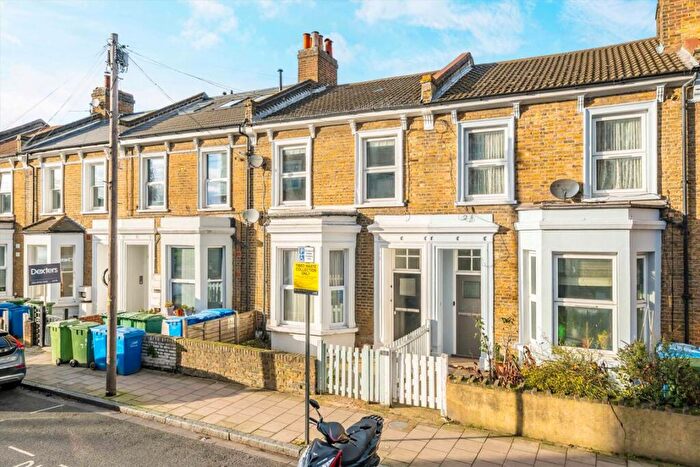 2 Bedroom Flat To Rent In Meeting House Lane, Peckham, SE15