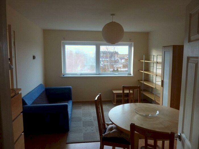 2 Bedroom Flat To Rent In Willow Avenue, Edgbaston., B17