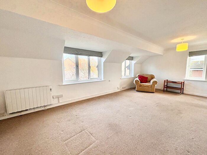 2 Bedroom Apartment To Rent In Swallow Court, Clanfield, PO8