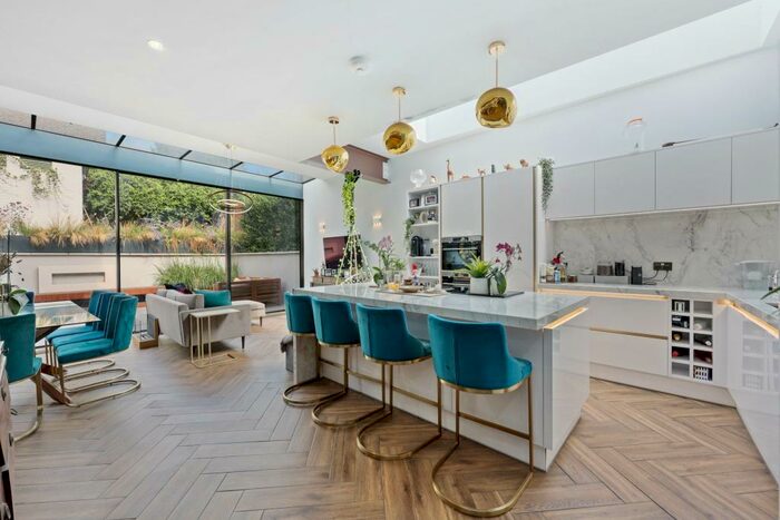 3 Bedroom Flat To Rent In Somerfield Road, London, N4