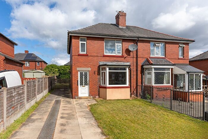 3 Bedroom Semi-Detached House For Sale In Thorn Avenue, Dewsbury, WF12