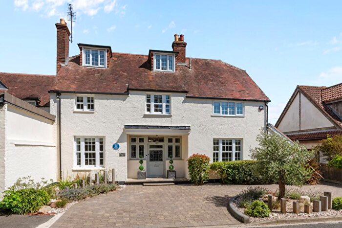 5 Bedroom Semi-Detached House For Sale In Sea Lane, East Preston, BN16