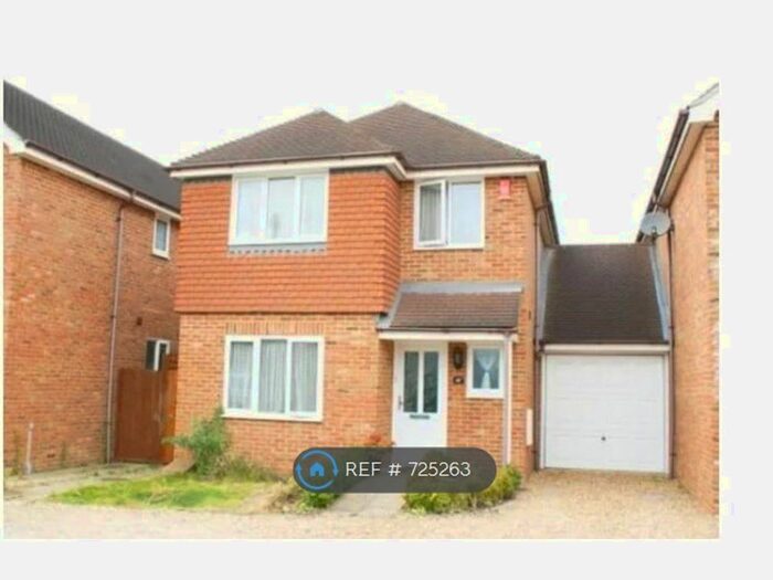 4 Bedroom Detached House To Rent In Thorpe Lea Road, TW20