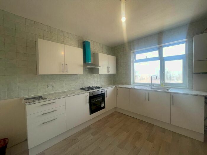 4 Bedroom Flat To Rent In Rayners Lane, Pinner, Greater London, HA5