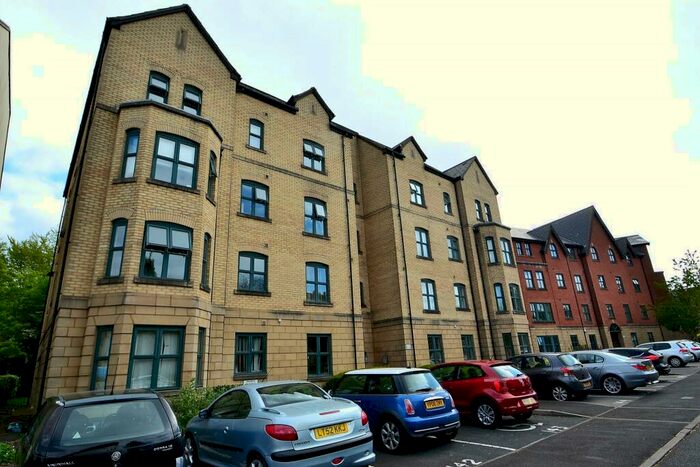 2 Bedroom Apartment To Rent In Hadfield Close, Victoria Park, Manchester., M14