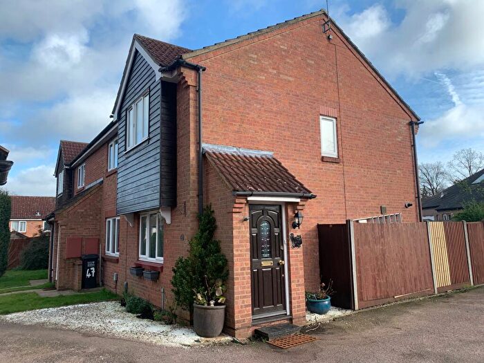 2 Bedroom House To Rent In Harwood Close, Welwyn Garden City, AL8
