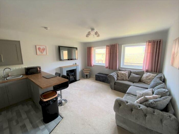 1 Bedroom Maisonette To Rent In Lake Drive, Peacehaven, BN10