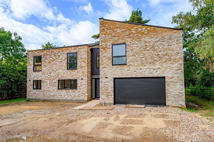 4 Bedroom Detached House For Sale In Devereux Drive, Watford, WD17